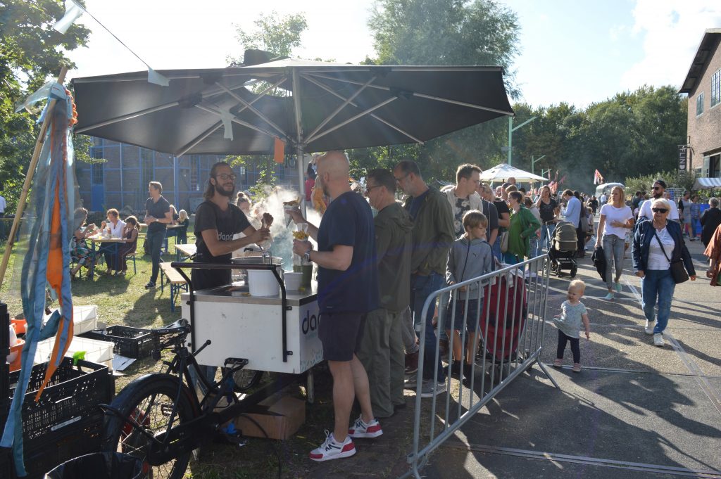 Drukte bij de patatboer